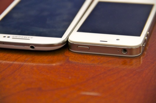Samsung-GS3-vs-iphone-4s-ispazio-530x353