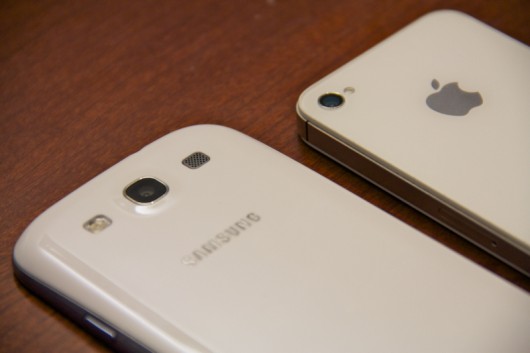 Samsung-GSIII-vs-iphone-4s-ispazio-530x353