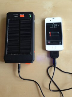 iSpazio-electrevolution-caricabatteria solare-iPhone 4S bis