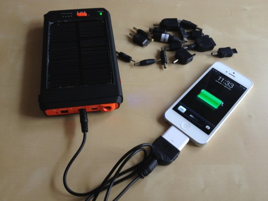 iSpazio-electrevolution-caricabatteria solare-iPhone 5