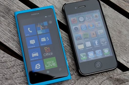 heres-a-lumia-800-and-iphone-4s-theyre-about-the-same-size-but-the-lumia-feels-lighter