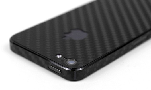bodyguardz-apple-iphone-5-carbon-fiber-detail-black