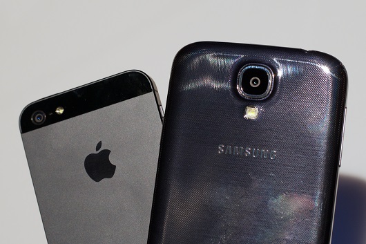 iPhone-5-vs-Galaxy-S4