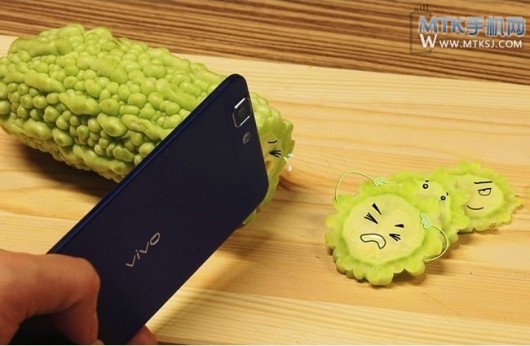 Upcoming-new-world-thinnest-phone-surfaces-in-China (1)