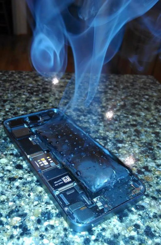 burning-iphone-5s (2)