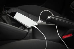 25533_proporta_dual_usb_in-vehicle_charger_lifestyle