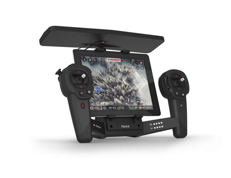 PARROT_SKYCONTROLLER_BlackEdition_Packshot_with_iPad