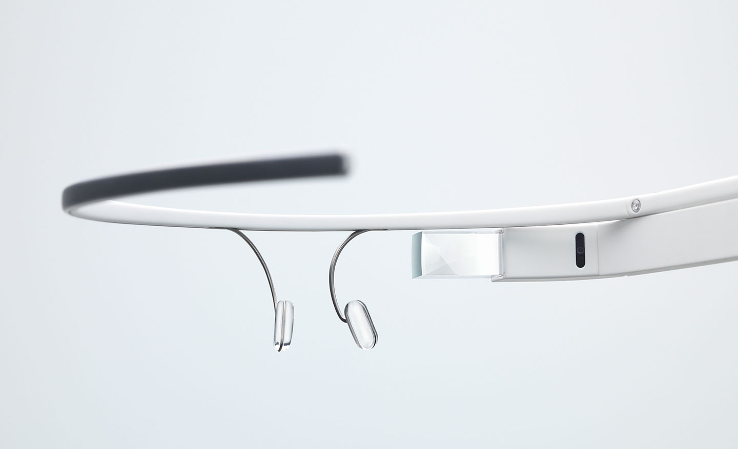 Anche i possessori di iPhone potranno mandare messaggi e navigare su internet con i Google Glass