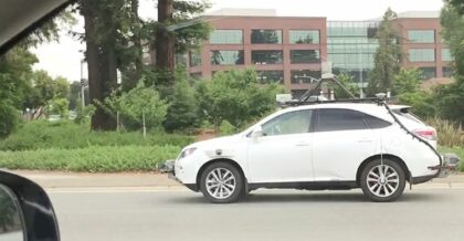 La Apple Car, il SUV che sta testando il software di guida autonoma, viene mostrata in azione in un video