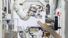 Apple presenta Daisy, il robot ricicla-iPhone che smonta 200 dispositivi all'ora [Video]