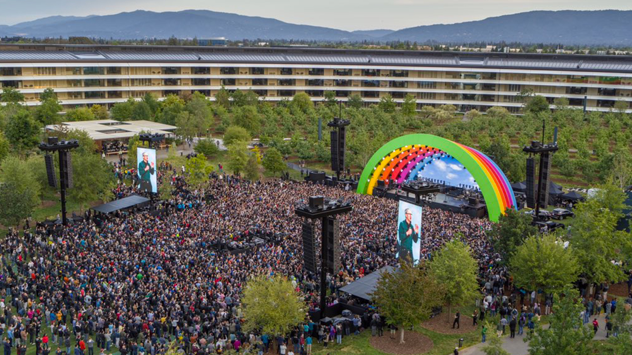 lady gaga apple park