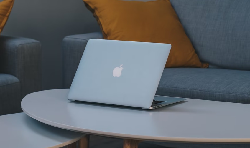 MacBook Air Apple