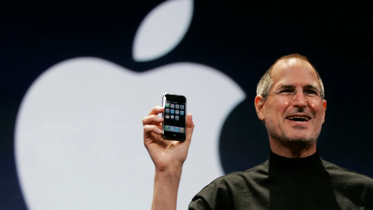Steve Jobs con iPhone 2G