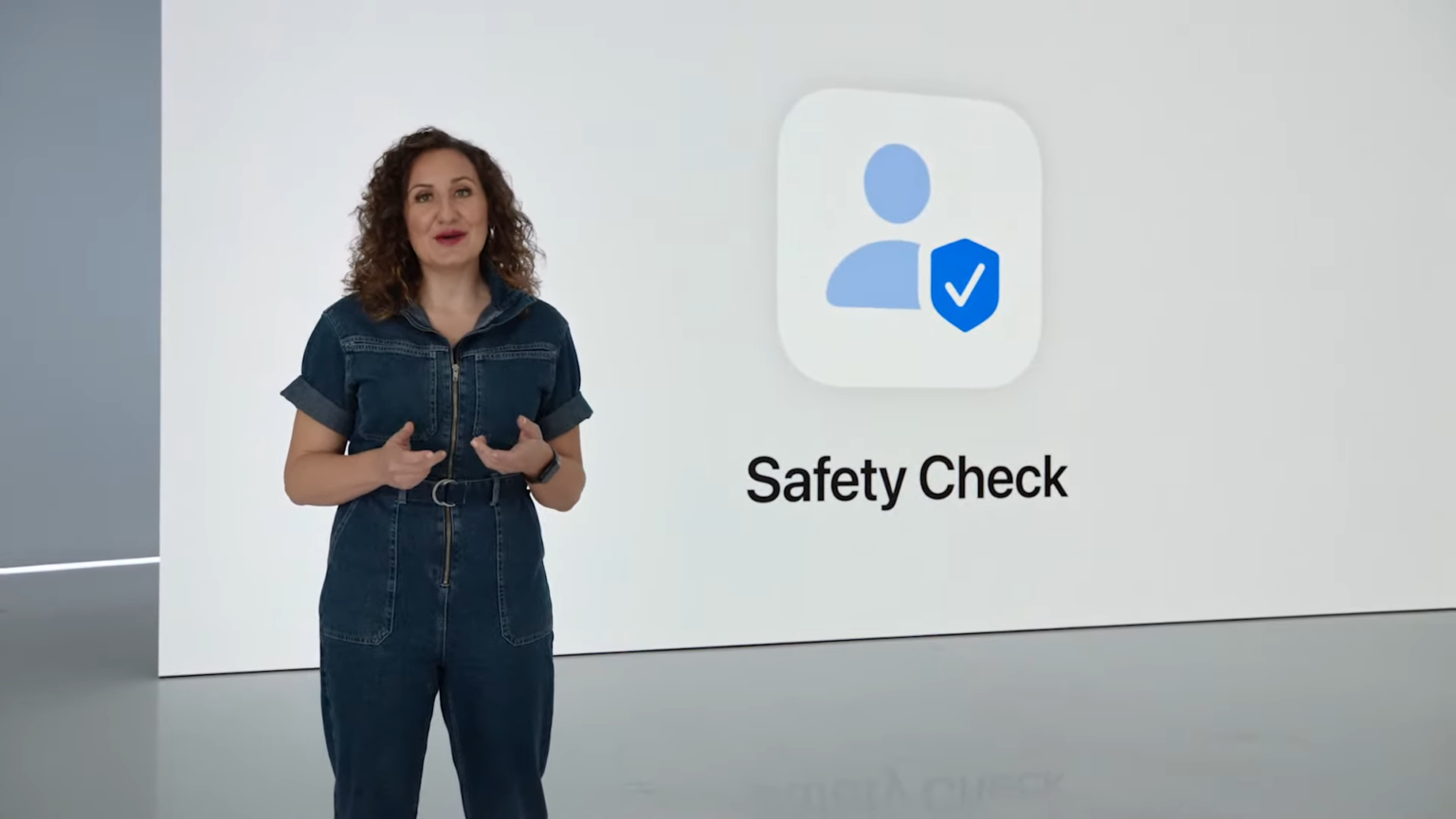 iOS 16 introduce Safety Check, un nuovo strumento utile in caso di violenza domestica