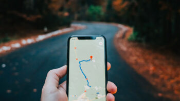 Apple è stata citata in giudizio da due donne per stalking con AirTag