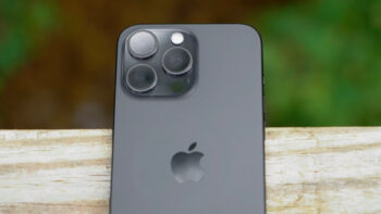 Apple testa un nuovo rivestimento per la fotocamera dell'iPhone 16 Pro, addio ai riflessi dell'obiettivo?
