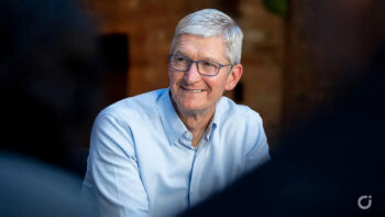 Tim Cook resta alla guida di Apple e prepara il terreno per diventare presidente