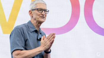 Tim Cook riunisce i dipendenti Apple per parlare di AI e futuro