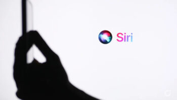 Siri diventerà un vero chatbot con iOS 27: Apple prepara la svolta più grande di sempre