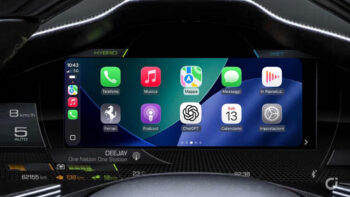CarPlay si apre all’AI: con iOS 26.4 arrivano le app vocali come ChatGPT e Gemini